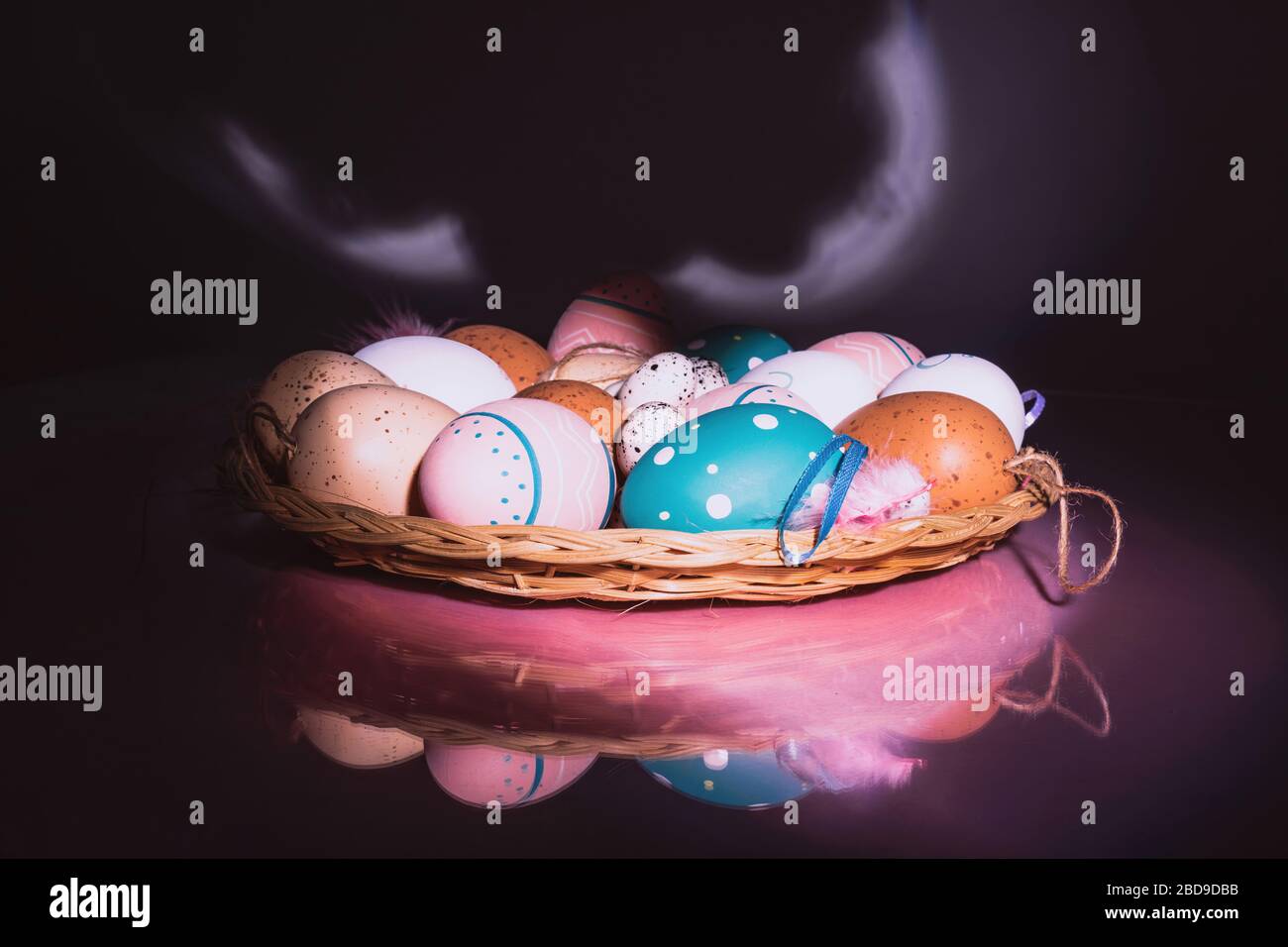 Piume rosa sfondo. Morbide e delicate concept Foto stock - Alamy