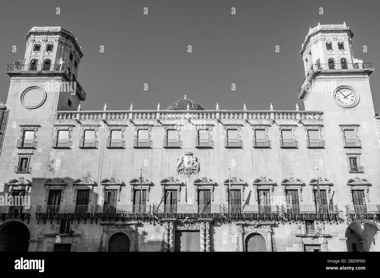 Vista del municipio di Alicante, Spagna; immagine in bianco e nero Foto Stock