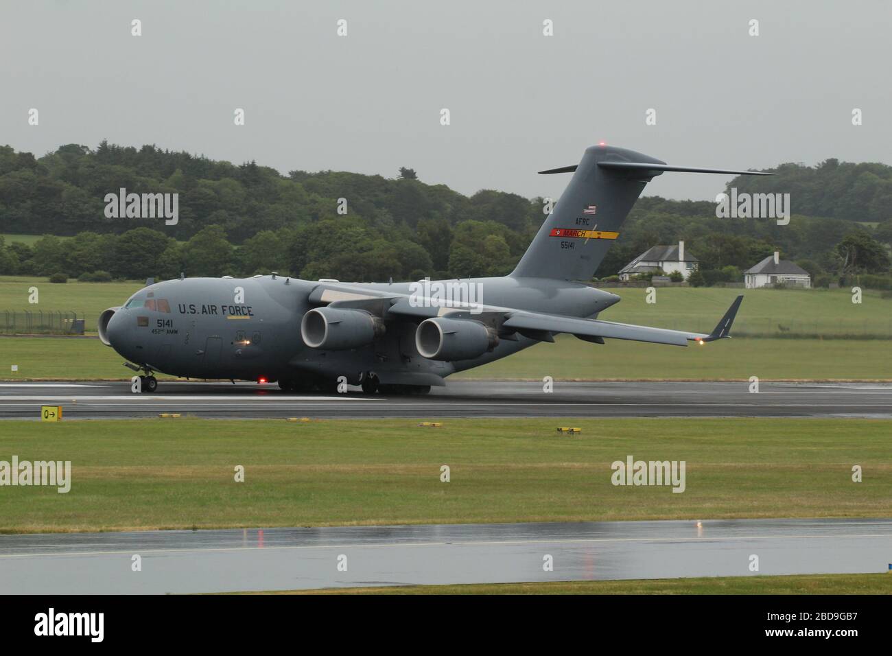 05-5154, un Boeing C-17A Globemaster III gestito dalla United States Air Force (USAF), presso l'aeroporto Prestwick di Ayrshire. Foto Stock
