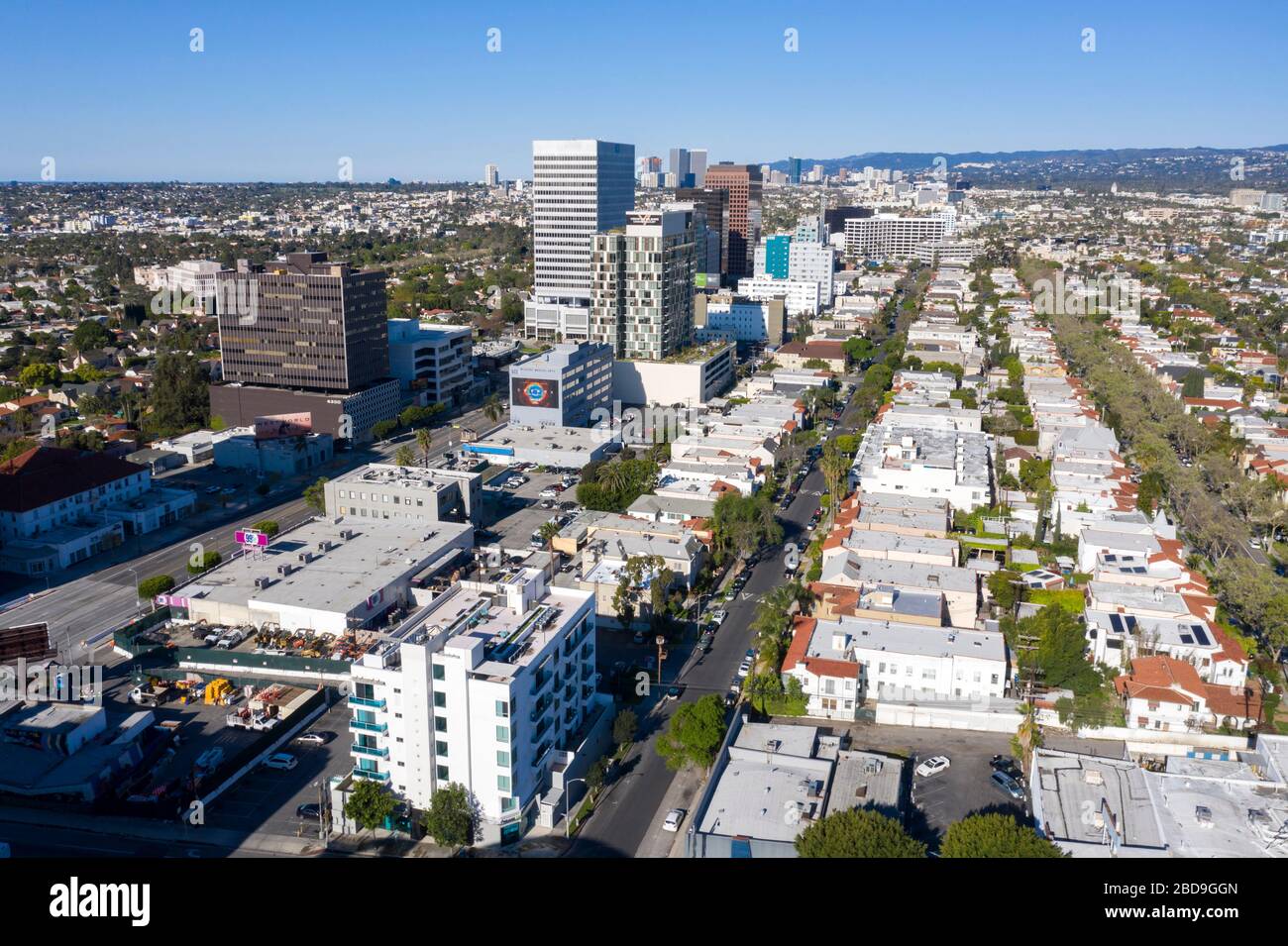 Vedute aeree del quartiere Mid-Wilshire Miracle Mile di Los Angeles Foto Stock