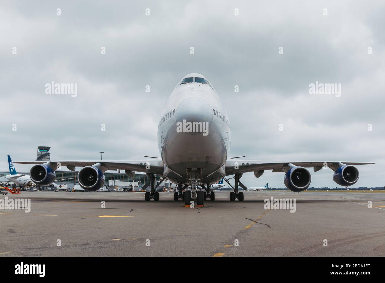 Un Atlas Air Worldwide Boeing 747-200SF convertito da un'autosormeria parcheggiata all'Aeroporto Internazionale di Christchurch Foto Stock