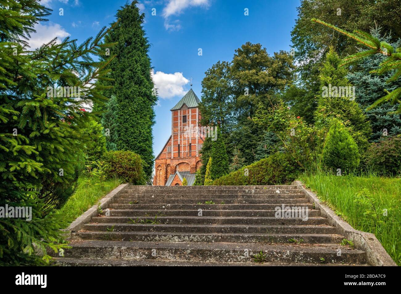 Chiesa dei Santi Apostoli Pietro e Paolo in polizia - Jasienica. Polizia, Voivodato della Pomerania Occidentale, Polonia. Foto Stock