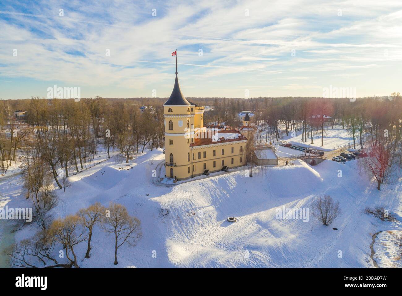Vista dell'antico Castello di Marienthal (Castello di Bip) in una giornata di sole di febbraio. Pavlovsk, Russia Foto Stock