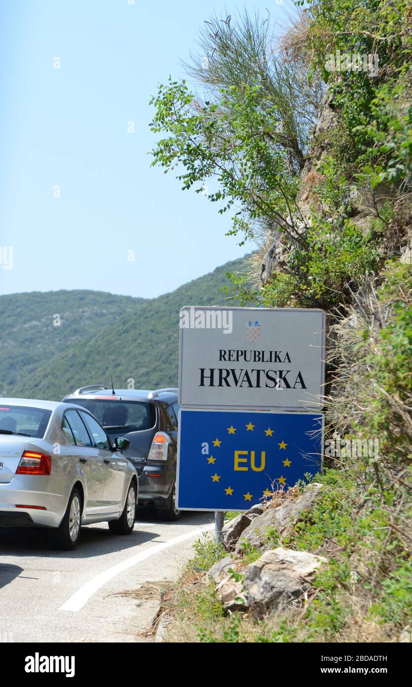 Ingresso nell'Unione europea al confine tra Croazia e Montenegro. Foto Stock