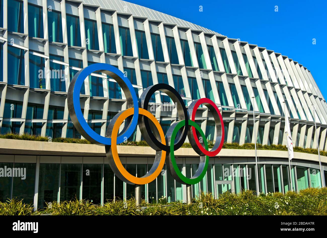 Gli anelli olimpici presso la sede del Comitato Olimpico Internazionale, CIO, Losanna, Svizzera Foto Stock