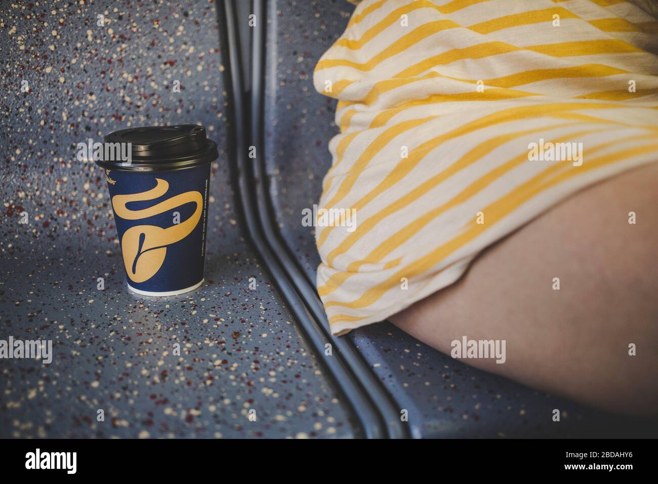 Kšln, 24.07.19: Cappuccino per andare. Foto Stock