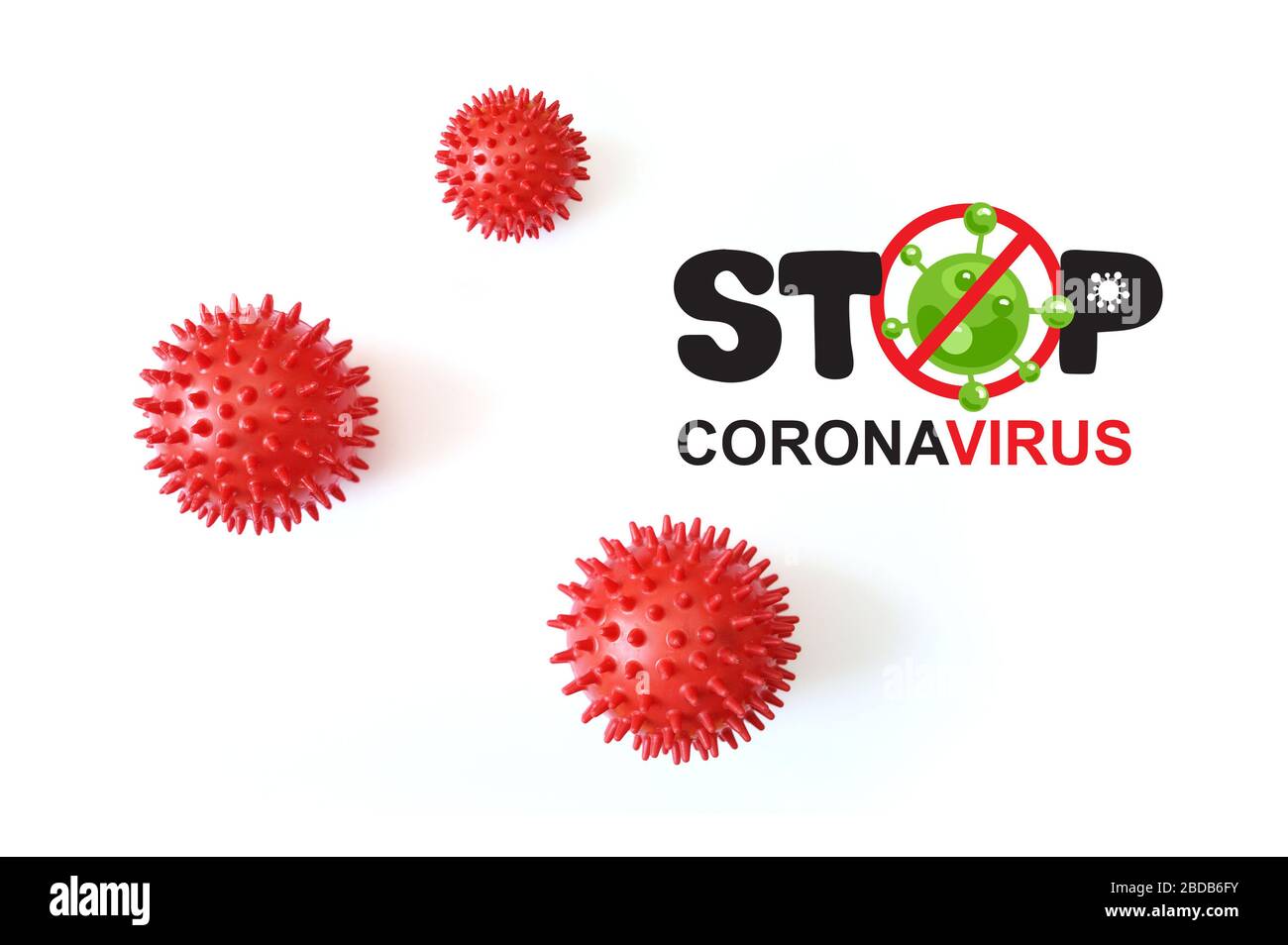 Modello astratto del ceppo virale della sindrome respiratoria Stop coronavirus e nuovo coronavirus covid-19 con testo su sfondo bianco. Pandemia virale Foto Stock
