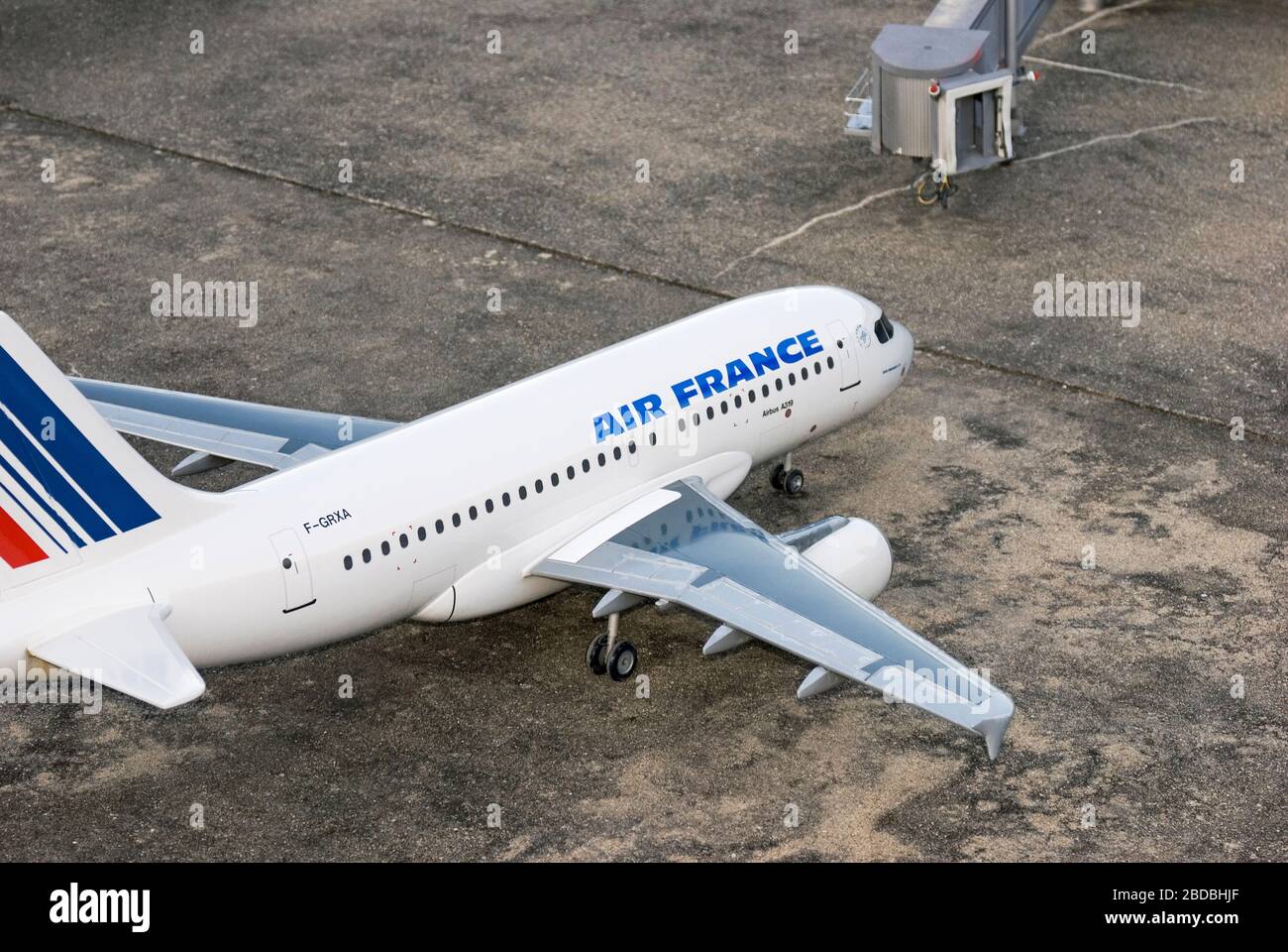 Air France airbus modello in miniatura in aeroporto Foto Stock