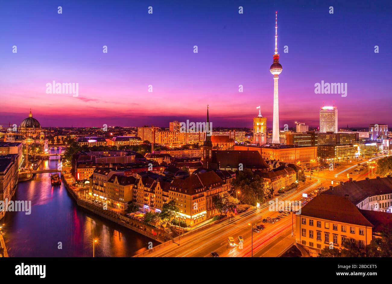 Berlino Skyline al tramonto, Fischerinsel, Berlino-Mitte, Berlino, Germania Foto Stock