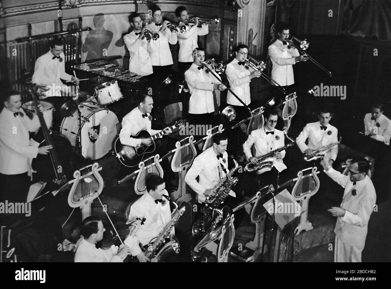 "Inglese: Orchestra di Håkan von Eichwald. In programma a Fenix-Kronprinsen, Stoccolma, autunno 1938 Svenska: Håkan von Eichwalds orkester på Fenix-Kronprinsen, hösten 1938.; autunno 1938 data QS:P,+1938-00-00T00:00:00Z/9,P4241,Q40720568; Håkan von Eichwalds orkester 1932 & 1939. LP. Telestar : TR 11144. 1974.; fotografo sconosciuto; ' Foto Stock