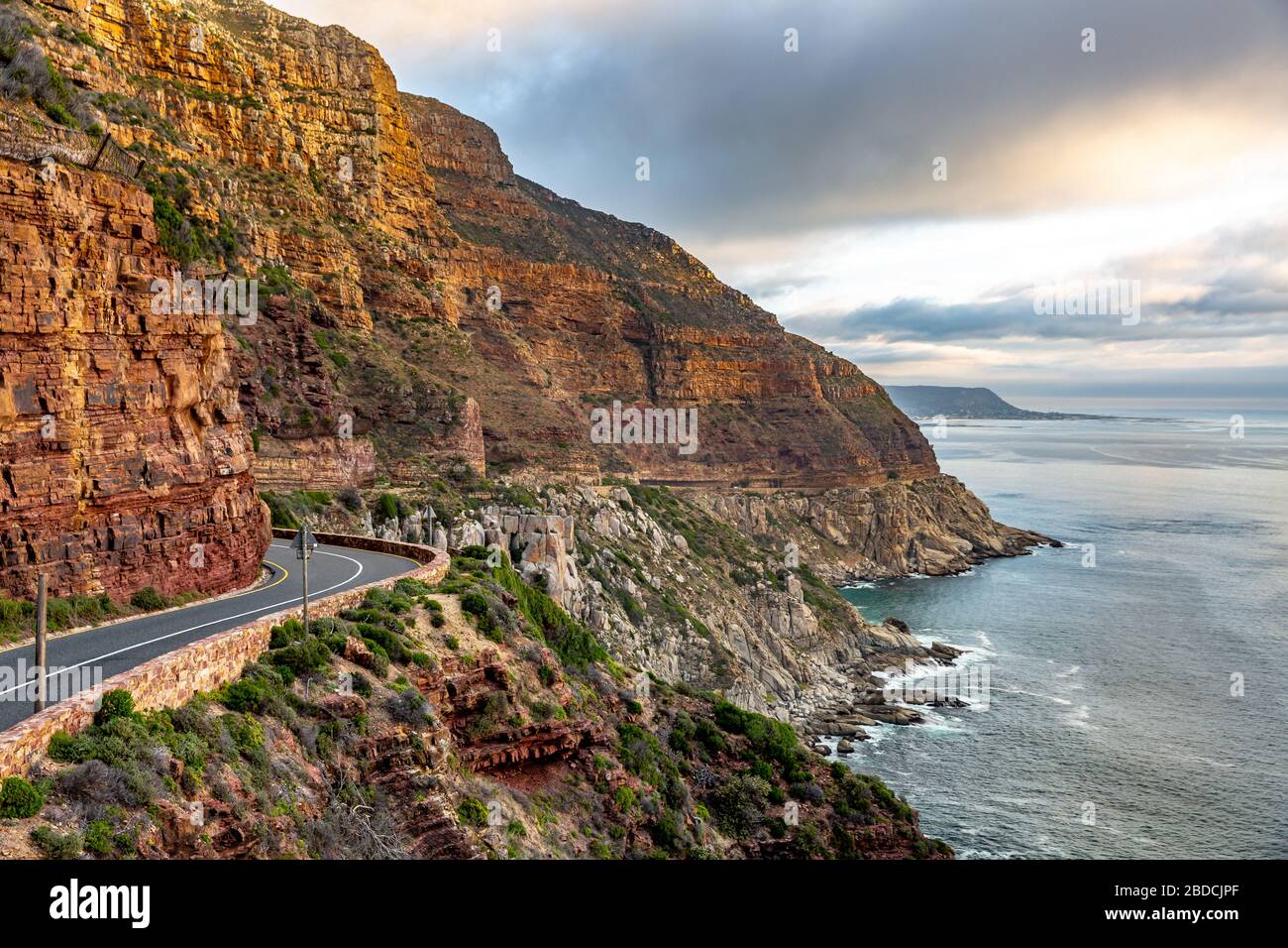 Chapman's Peak Drive vicino a Città del Capo sulla Penisola del Capo - Capo Occidentale, Sud Africa. Foto Stock