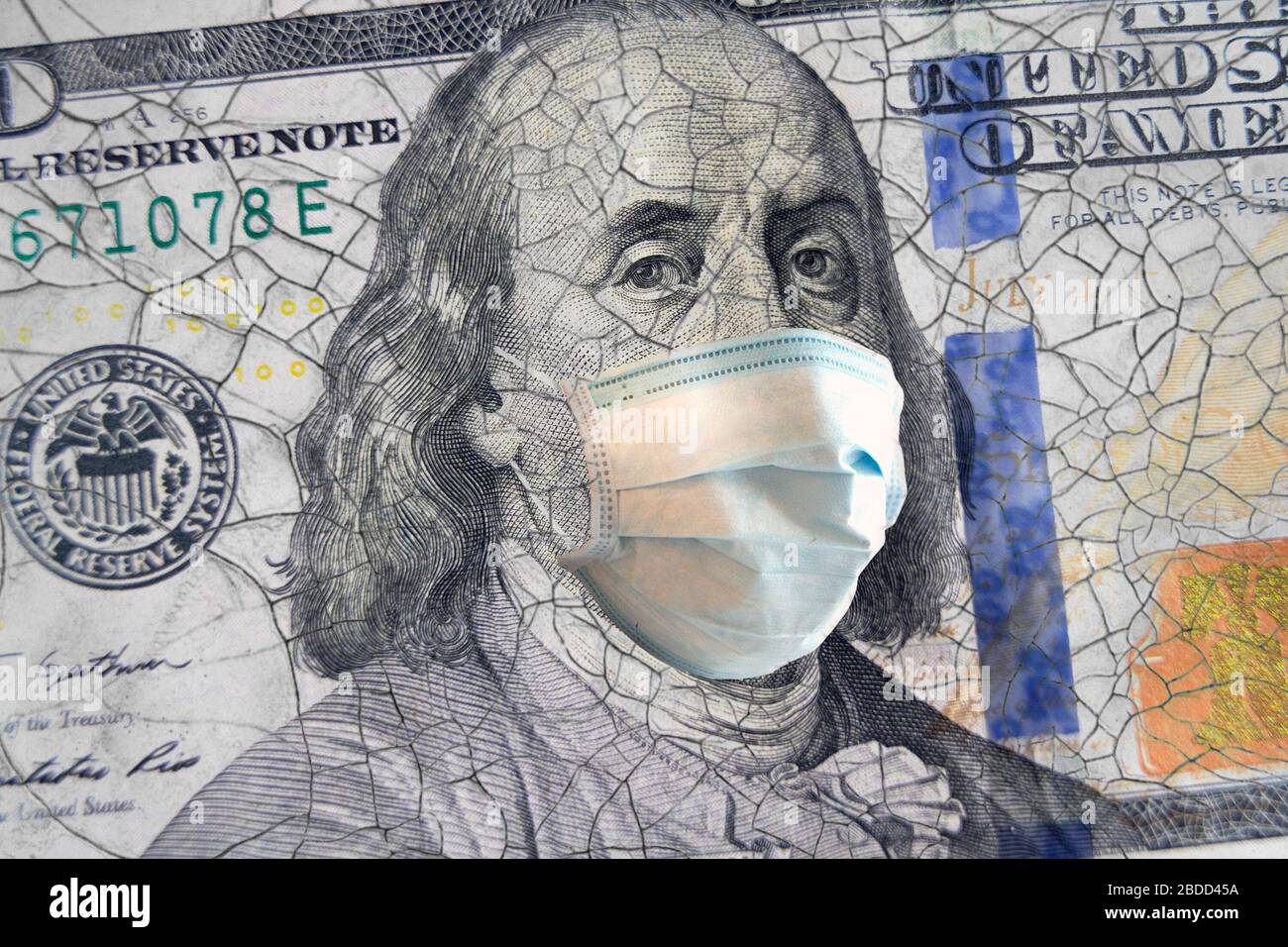 banconota da 100 dollari con maschera facciale. Crisi mondiale Foto Stock