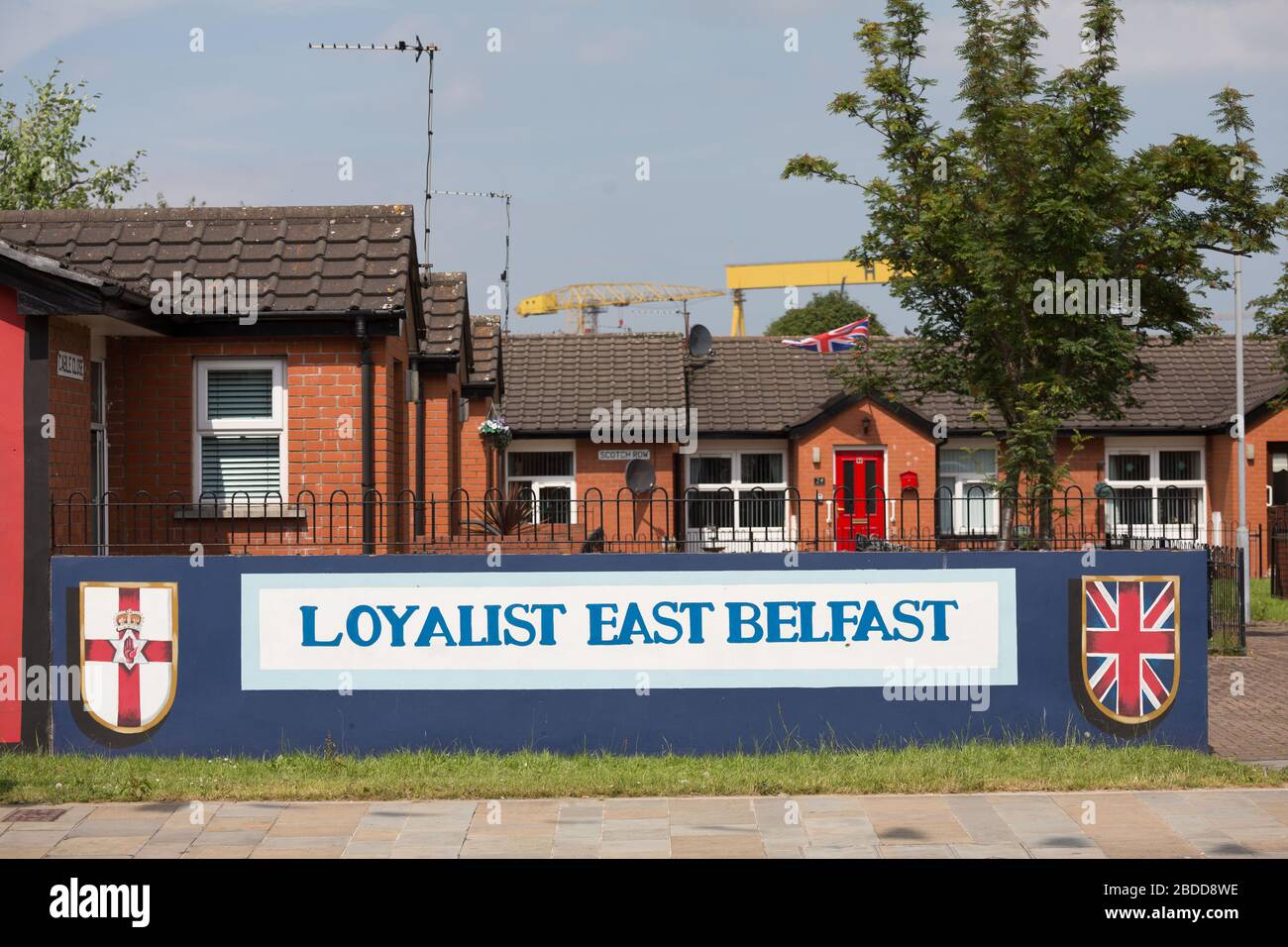 15.07.2019, Belfast, Irlanda del Nord, Gran Bretagna - slogan politico di fronte alla tenuta degli operai, protestante Belfast est. 00A190715D144CAR Foto Stock