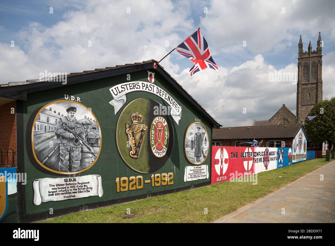 15.07.2019, Belfast, Irlanda del Nord, Gran Bretagna - murale politico dedicato all'esercito britannico, Newtownards Road, Protestant East Belfast, a destra Foto Stock