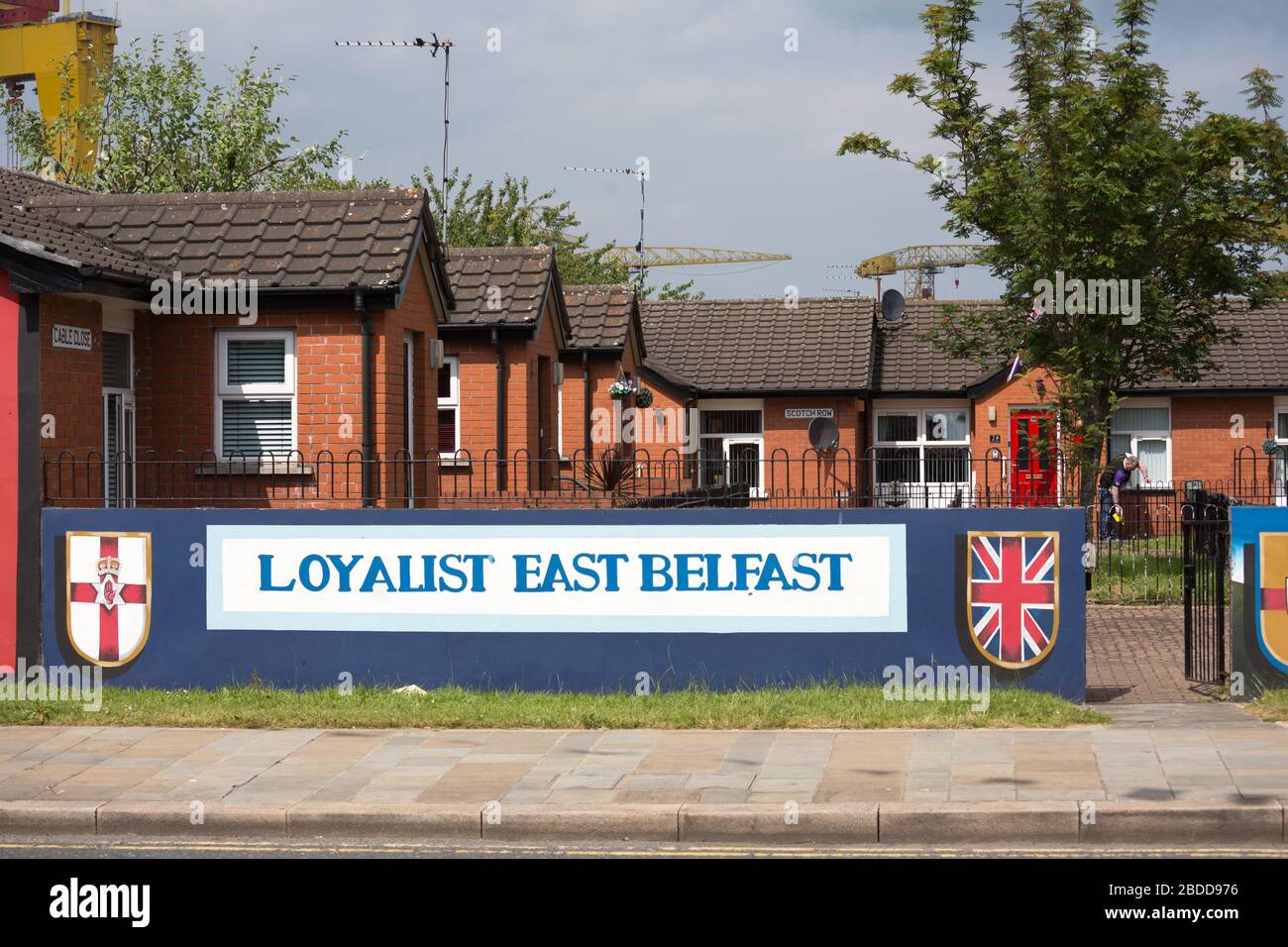 15.07.2019, Belfast, Irlanda del Nord, Gran Bretagna - slogan politico di fronte alla tenuta degli operai, protestante Belfast est. 00A190715D171CAR Foto Stock