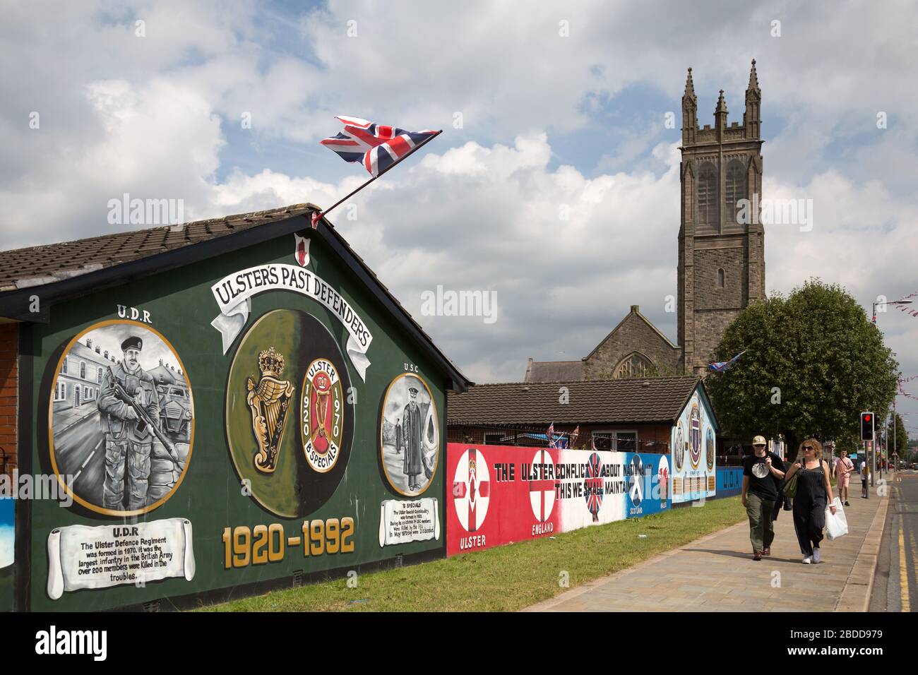 15.07.2019, Belfast, Irlanda del Nord, Gran Bretagna - murale politico dedicato all'esercito britannico, Newtownards Road, Protestant East Belfast, a destra Foto Stock