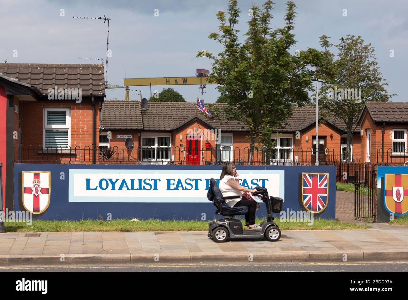15.07.2019, Belfast, Irlanda del Nord, Gran Bretagna - slogan politico di fronte alla tenuta degli operai, protestante Belfast est. 00A190715D164CAR Foto Stock