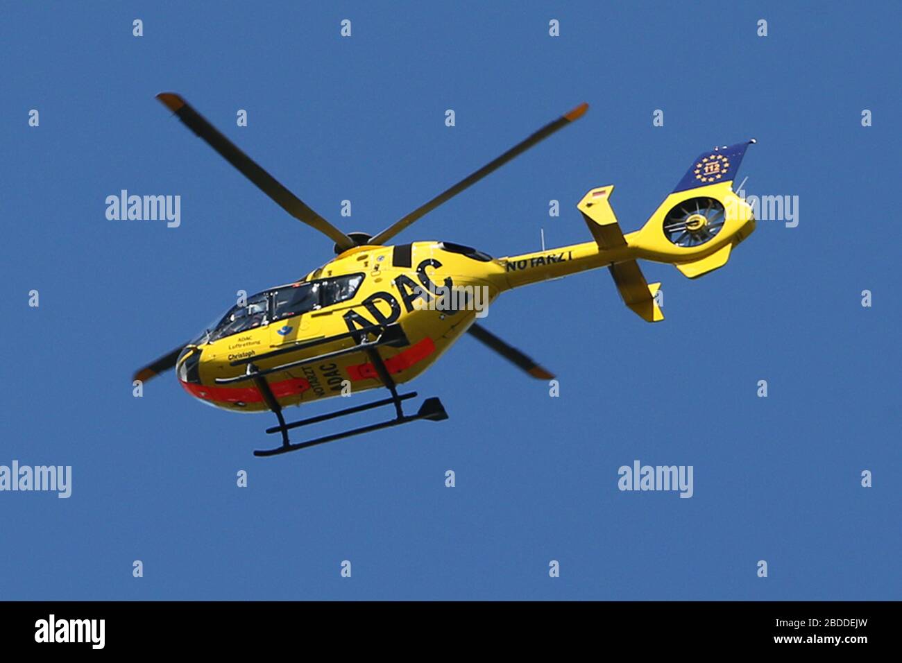 01.07.2018, Amburgo, Amburgo, Germania - elicottero di soccorso ADAC Christoph 31 in volo. 00S180701D451CAROEX.JPG [VERSIONE MODELLO: NO, VERSIONE PROPRIETÀ: N Foto Stock