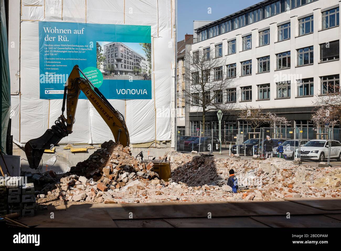 27.03.2020, Essen, Renania settentrionale-Vestfalia, Germania - il gruppo immobiliare Vonovia sta costruendo un edificio di appartamenti sulla Ruettenscheider Strasse, dove si può fare shopping Foto Stock