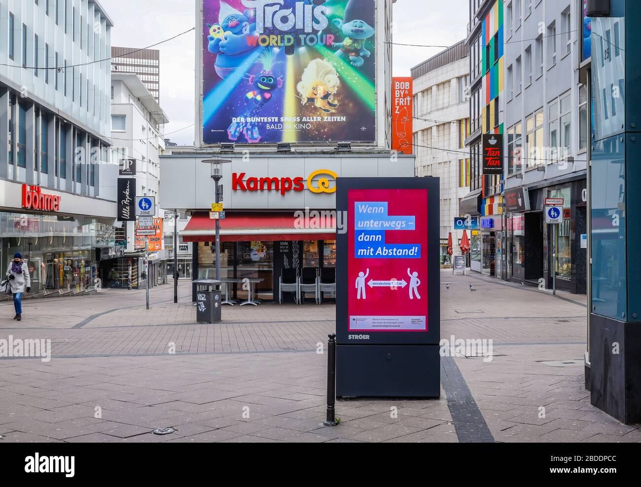 30.03.2020, Essen, Renania settentrionale-Vestfalia, Germania - strade commerciali vuote, Coronakrise, negozi chiusi su Limbecker Strasse. 00X200330D016CAROEX.JPG [. Foto Stock