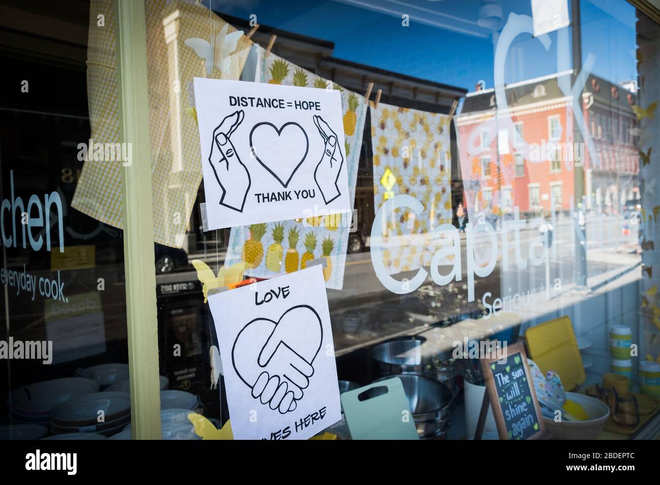 Montpelier, VT, USA, capitale del Vermont, durante l'ordine di soggiorno a casa vede le strade deserte e le distanze sociali centro. Foto Stock