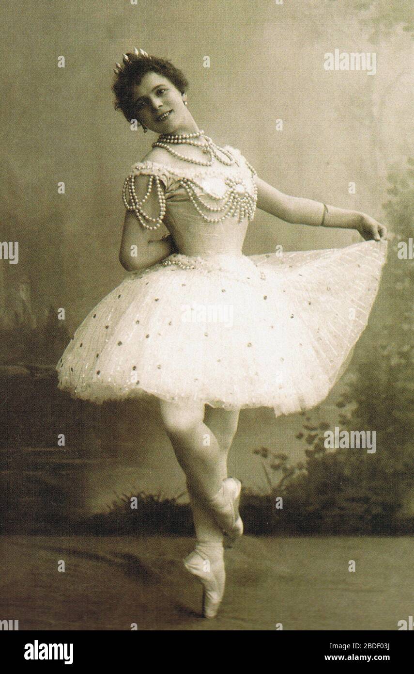 Prima Ballerina Of The St Petersburg Ballet Theatre Immagini e Fotos Stock  - Alamy