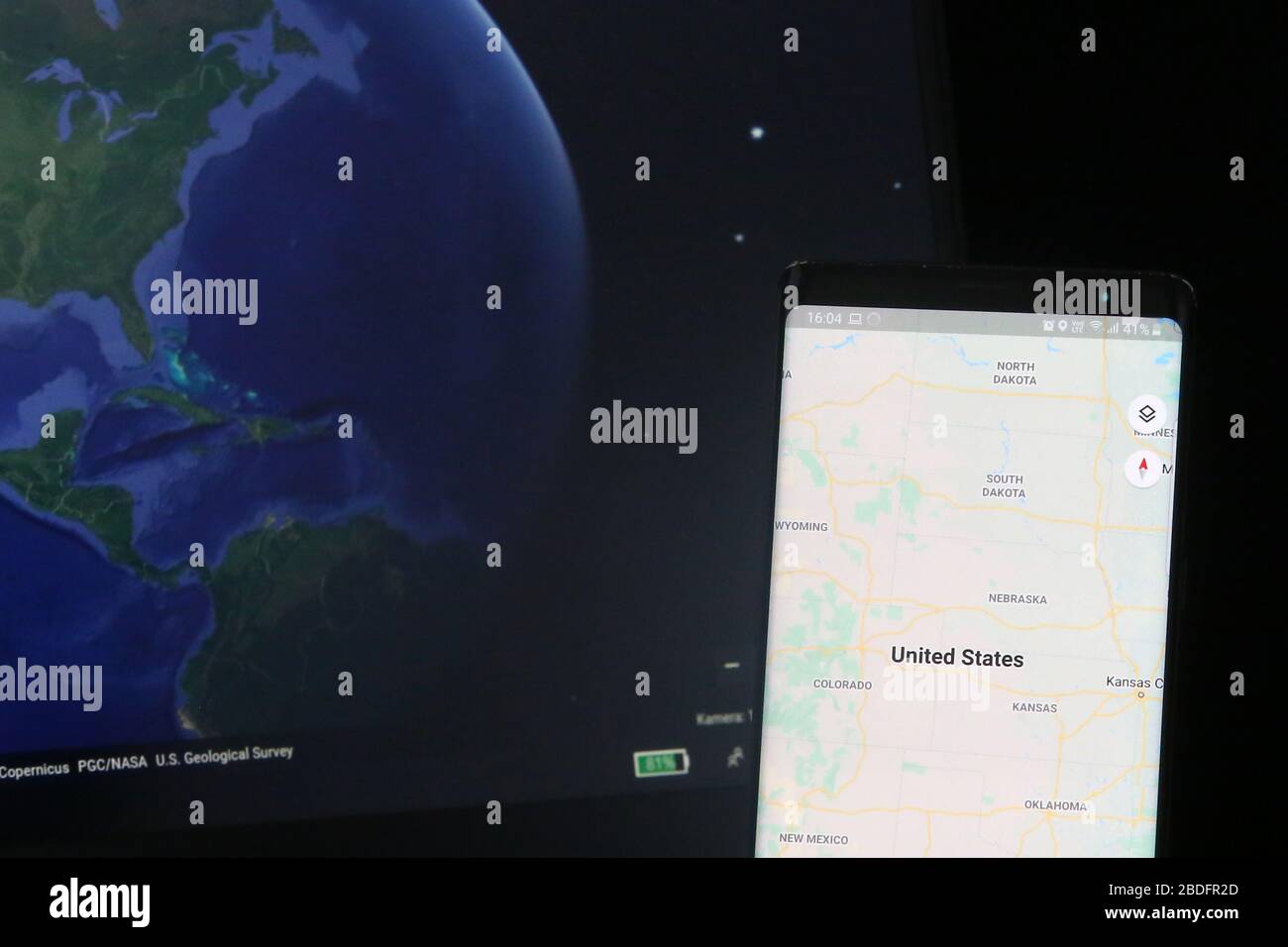 8 aprile 2020. Istanbul / Turchia. Vista degli Stati Uniti con una lente di ingrandimento su Google Maps Foto Stock