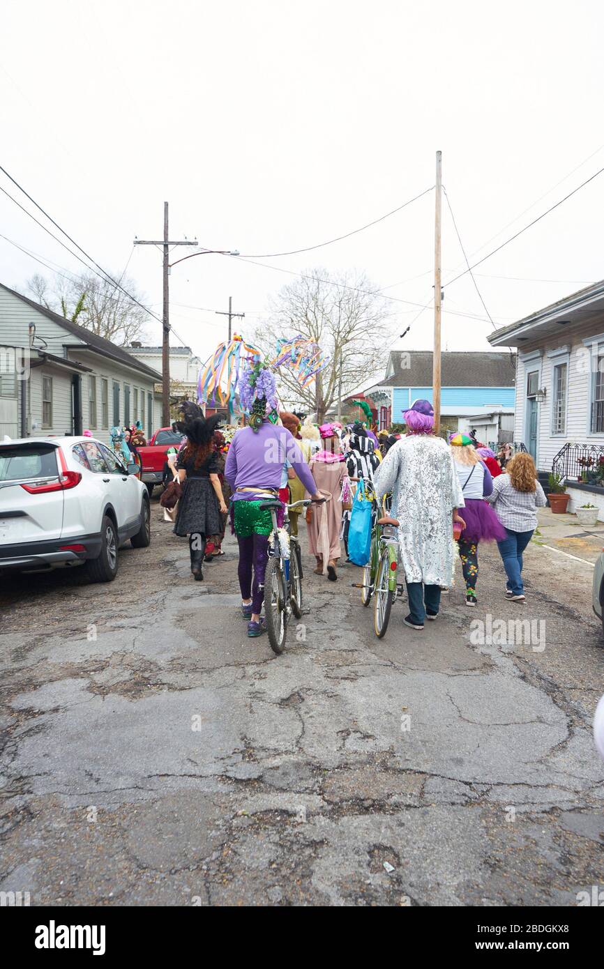 Persone nella parata di Mardi Gras, New Orleans. Foto Stock