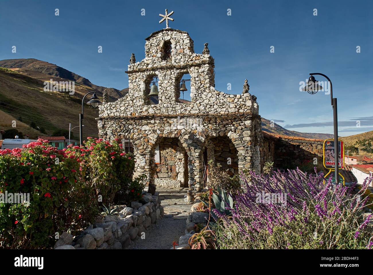 Cappella di pietra dedicata a nostra Signora di Coromoto dal creatore Juan Felix Sanchez, lui e sua moglie Epifania sono sepolti qui, San Rafael de Mucuchies Foto Stock