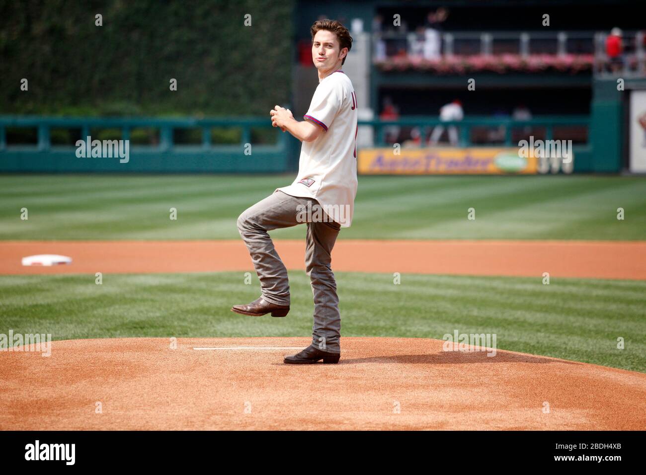 Jackson Rathbone ha mostrato una foto al gioco The Phillies per lanciare il primo campo a Philadelphia il 26 giugno 2010 Credit: Scott Weiner/MediaPunch Foto Stock
