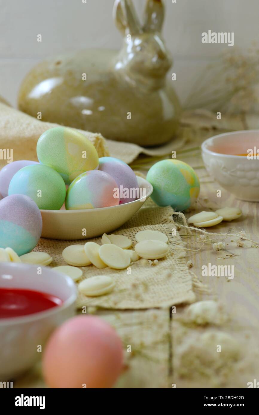 Uova di coniglietto di Pasqua, uova di colore, uova di pasqua Foto Stock