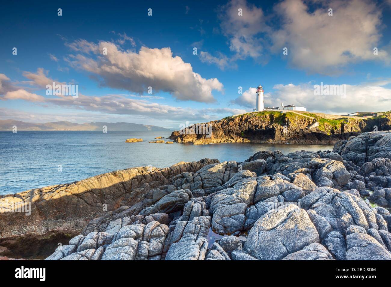 Vista del faro di Fanad Head (Fánaid), Contea di Donegal, regione dell'Ulster, Irlanda, Europa. Foto Stock