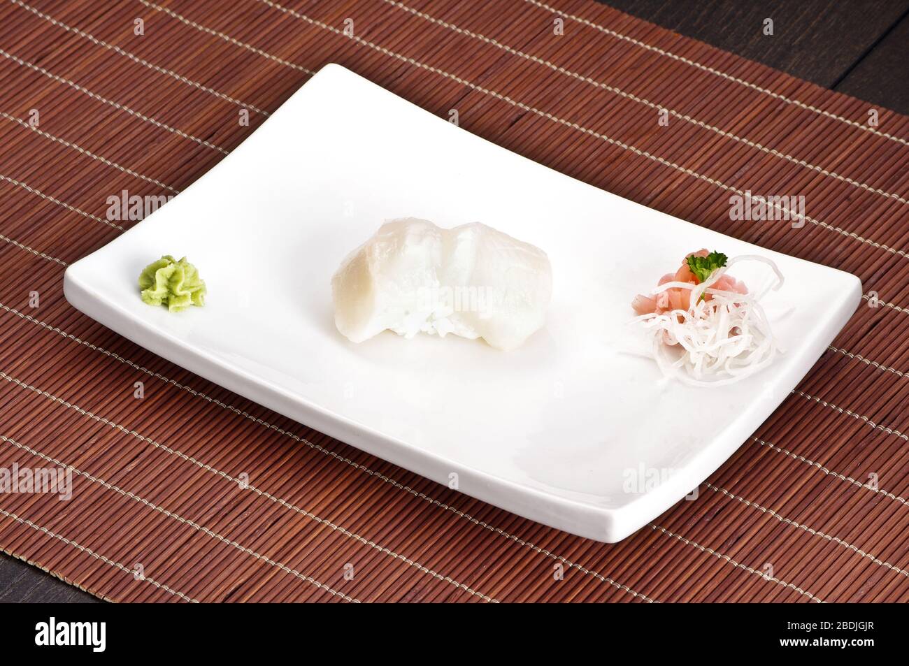 Calamari nigiri. Cucina giapponese Foto Stock