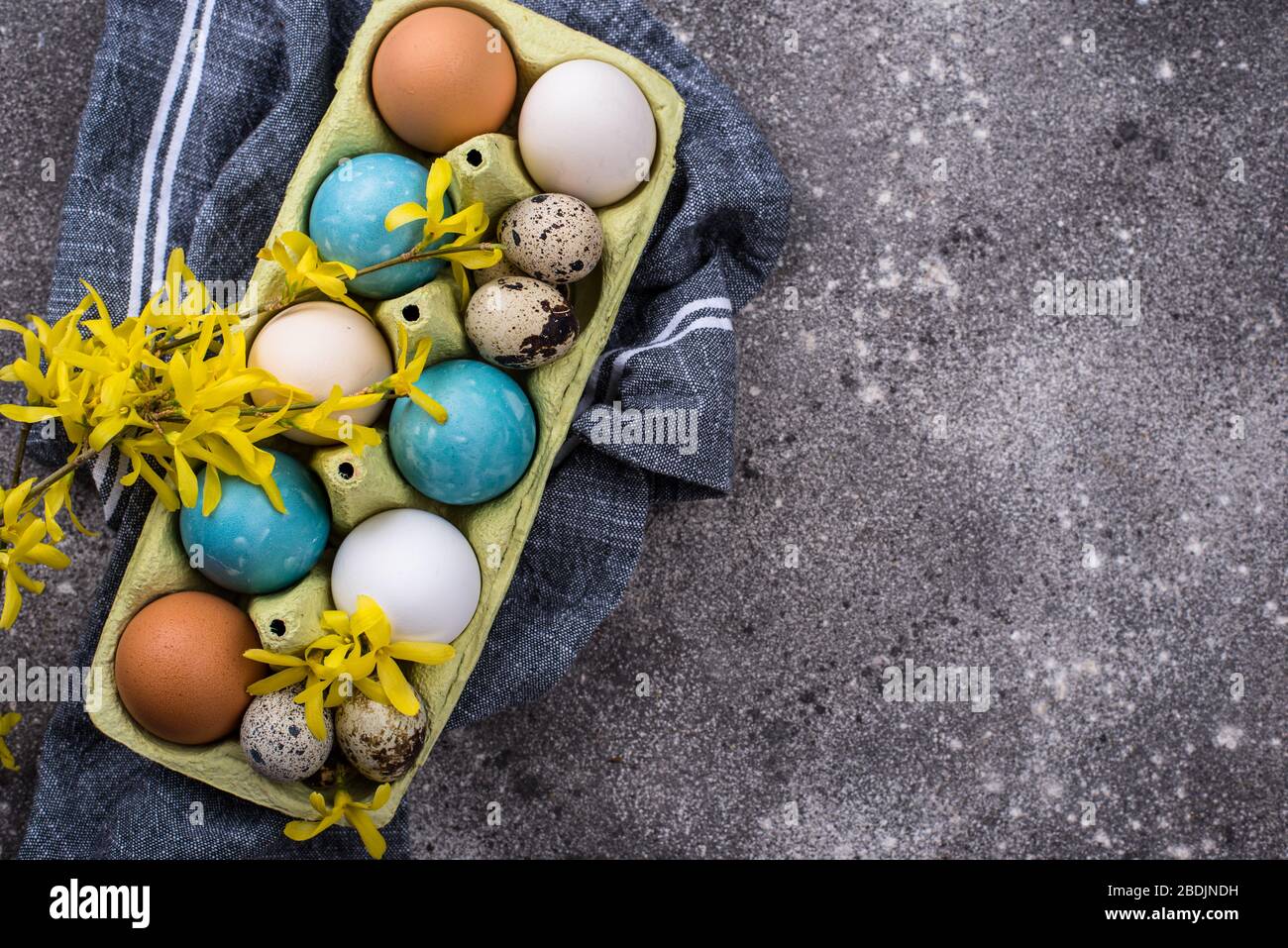 Uova di Pasqua di colore blu Foto Stock