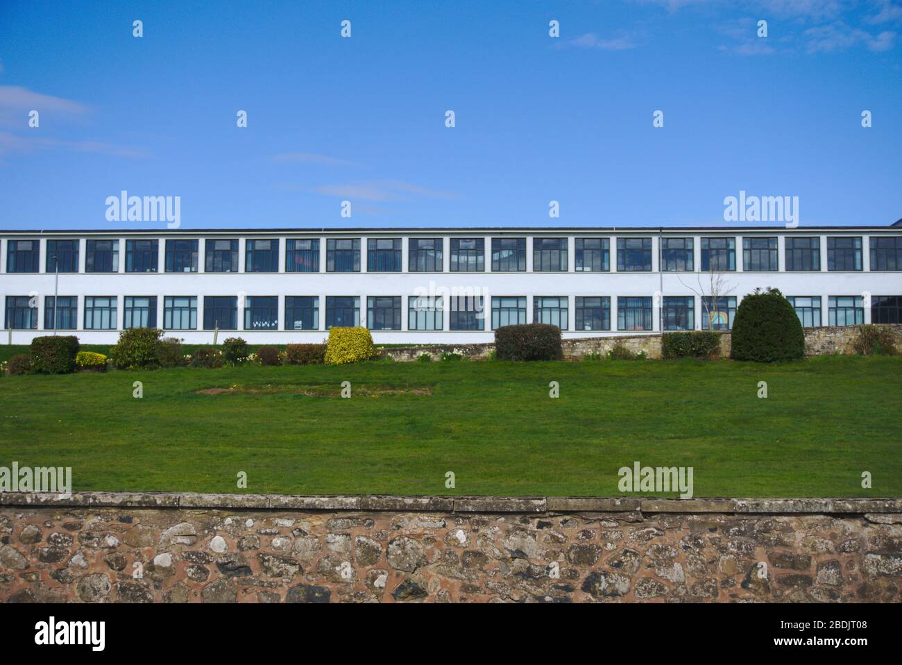 Fronte del Modernista, categoria B elencati Duns Primary School, Berwickshire, Scottish Borders, progettato da J&F Johnston e rivisto da Aitken Turnbull Foto Stock