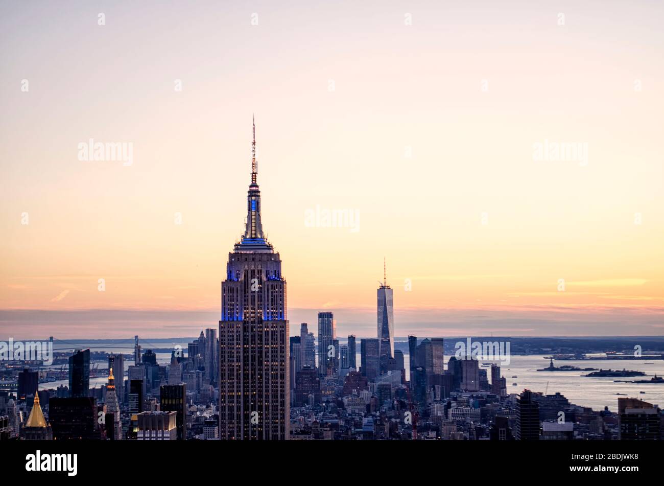 Paesaggio urbano di New York al tramonto Foto Stock