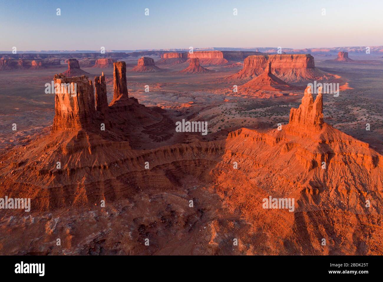 Panorami aerei del deserto del Monumento iconico Valle i. Foto Stock