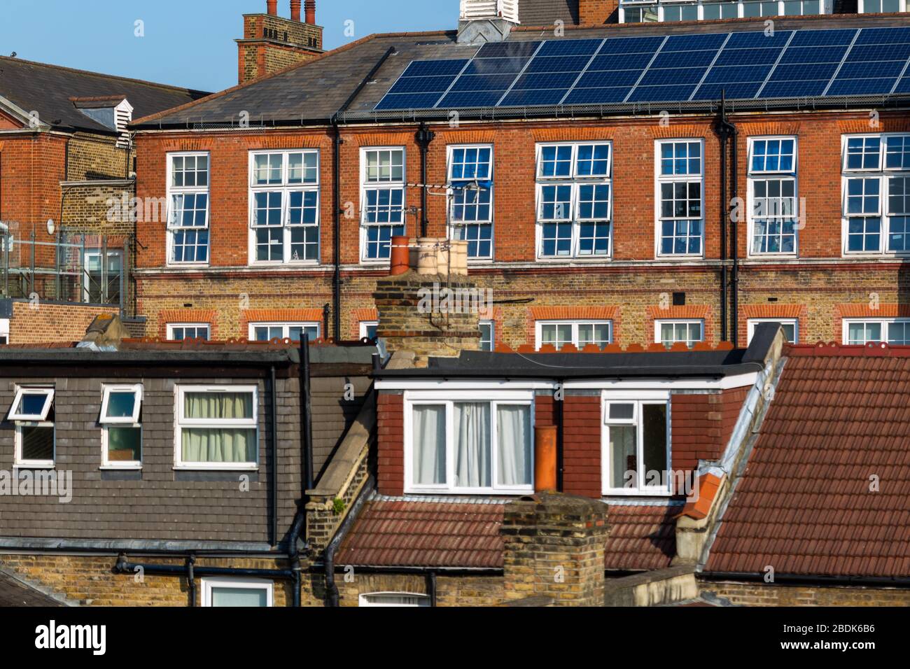 Scene di strada dal London Borough of Hackney. Hackney è un grande distretto nella zona est di Londra ed è stato anche conosciuto come Hackney propriamente detto. Foto Stock