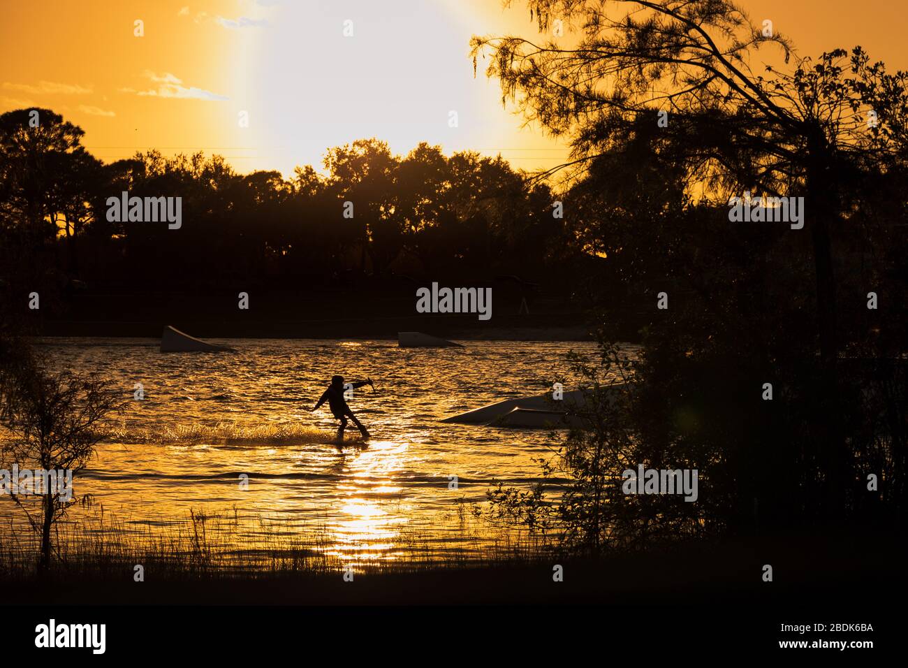 Wakeboarding nel parco Foto Stock
