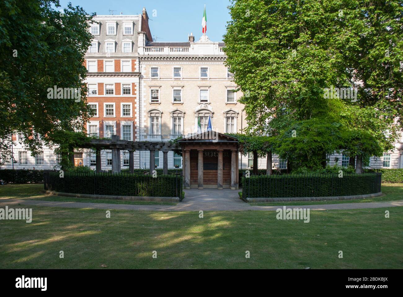 9/ 11 Memorial Architecture Old American Embassy US Embassy, Grosvenor Square, Mayfair, Londra W1K 2HP di Eero Saarinen Foto Stock
