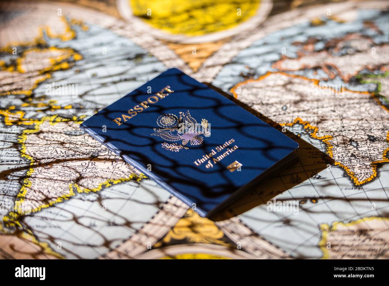 passaporto degli stati uniti sulla mappa del mondo antico Foto Stock