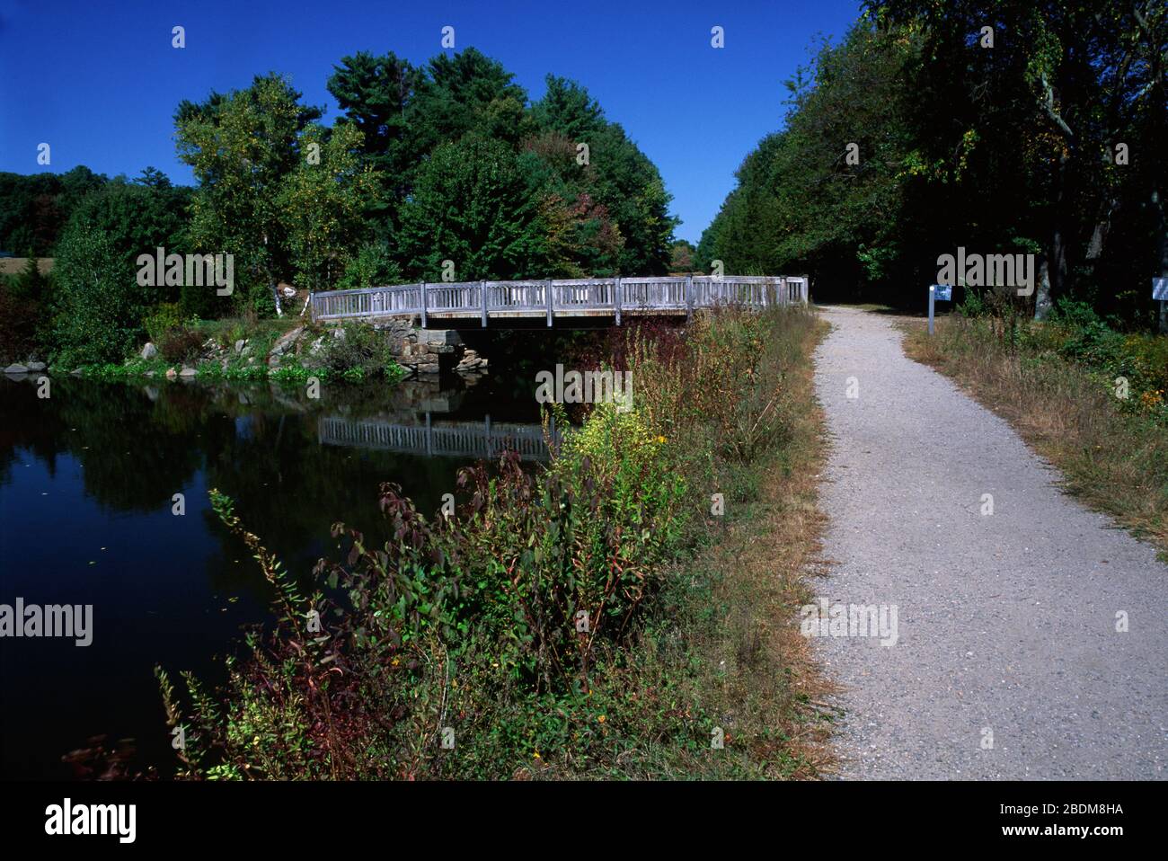 Towpath, Blackstone River & Canal state Park, Blackstone River Valley National Heritage Corridor, Massachusetts Foto Stock