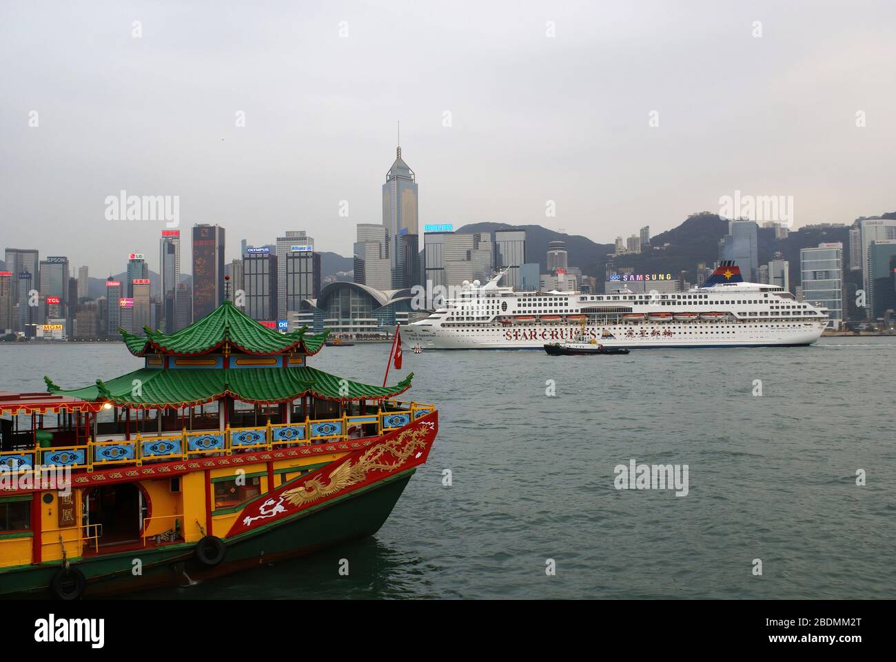 Hong Kong, 24 GENNAIO 2009 - gita in barca sull'acqua di Phoenix al famoso Porto Victoria Foto Stock