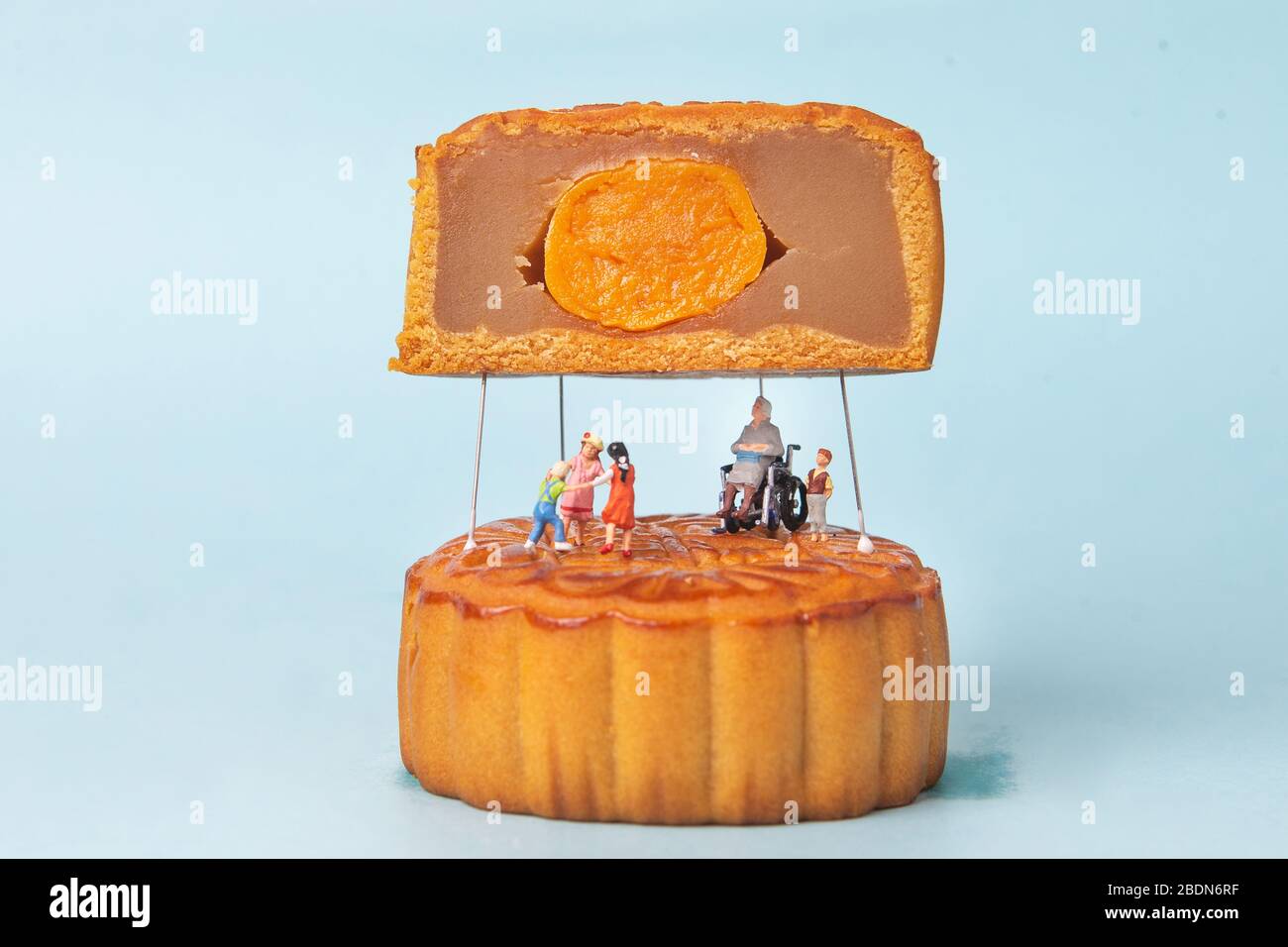 Bambola da torta immagini e fotografie stock ad alta risoluzione - Alamy