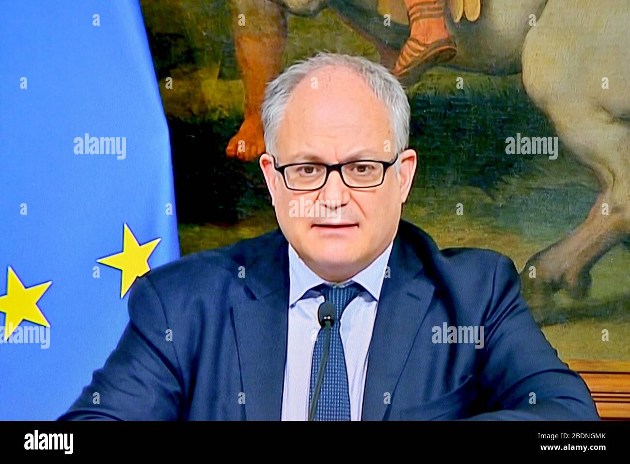 Ministro Roberto Gualtieri (Affari economici e Finanze), stampa, conferenza corona virus covid-19 il 06 aprile 2020 - Roma Italia Foto Stock