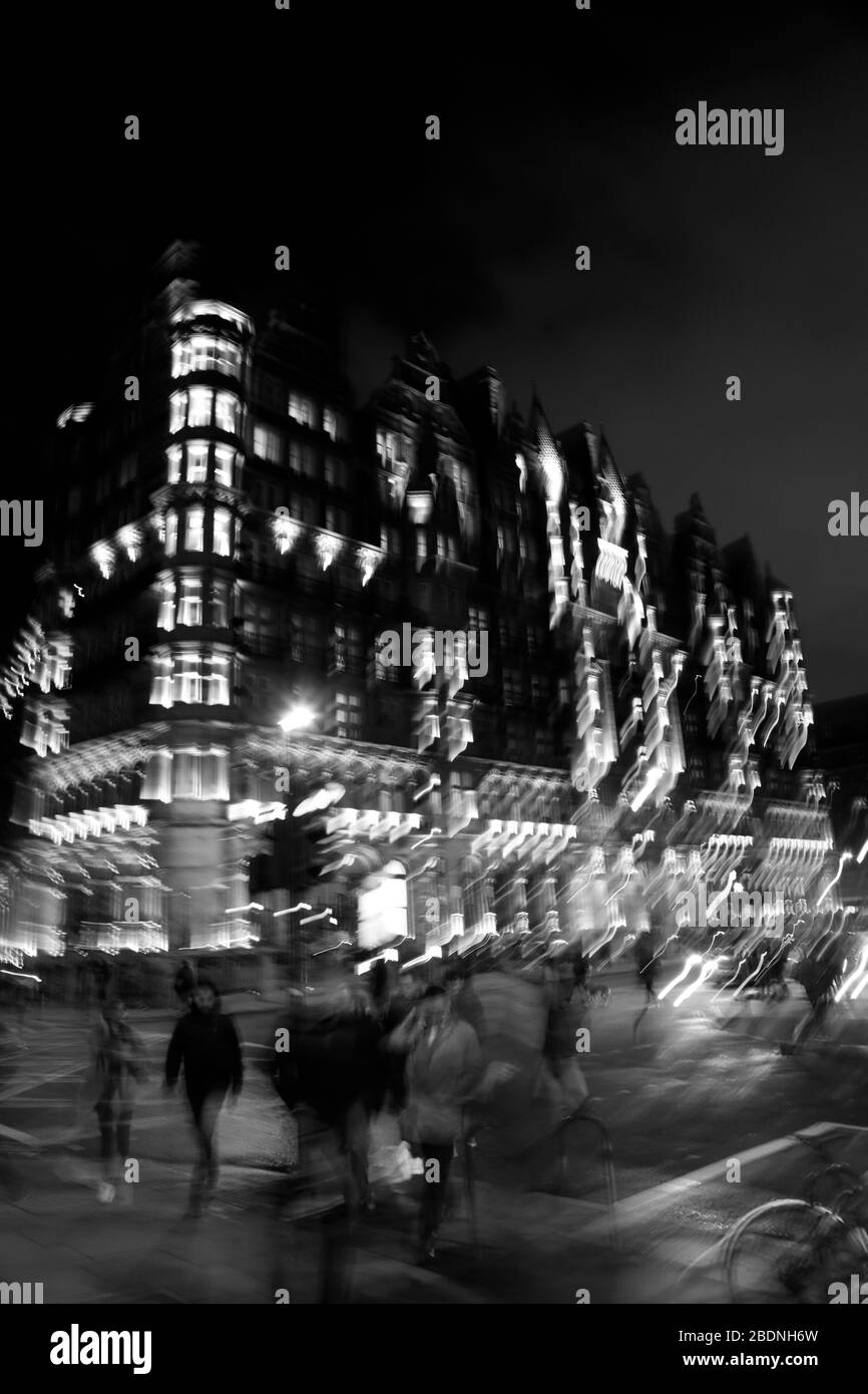 Immagine sfocata del Kimpton Fitroy Hotel (ex Russell Square Hotel) su Russell Square, Londra, Regno Unito Foto Stock