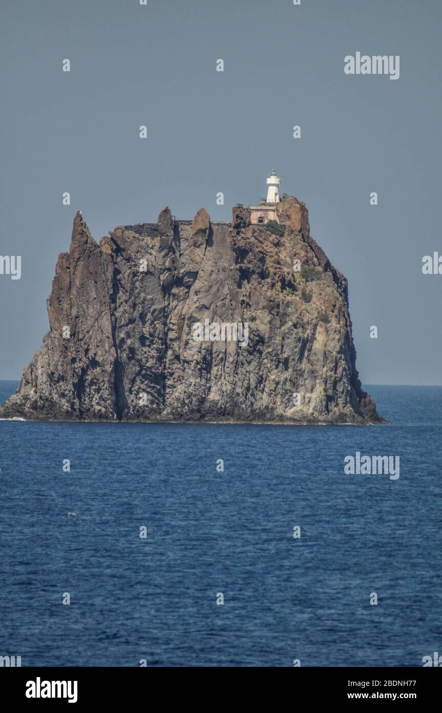 Vulcano Stromboli meravigliosa eruzione dell'isola di notte Foto Stock