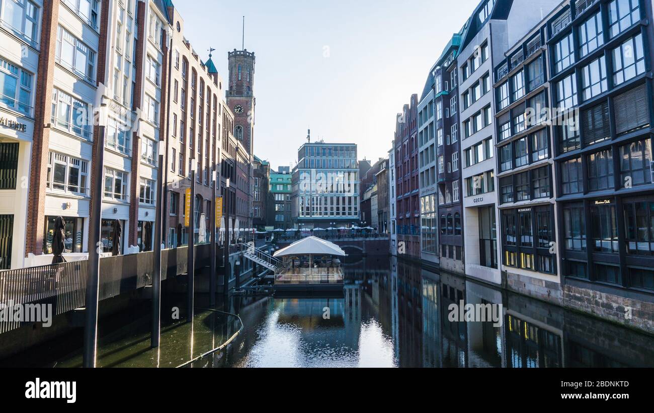 AMBURGO, GERMANIA - 22 giugno 2019 edificio Bleichenfleet e Alte Post dal retro Foto Stock