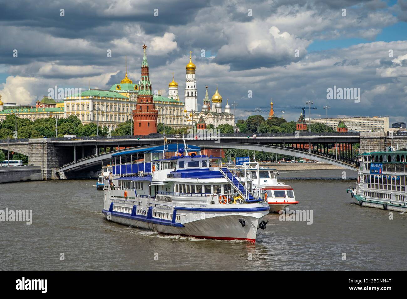 Mosca, Russia: Il fiume Moskva e il Cremlino Foto Stock