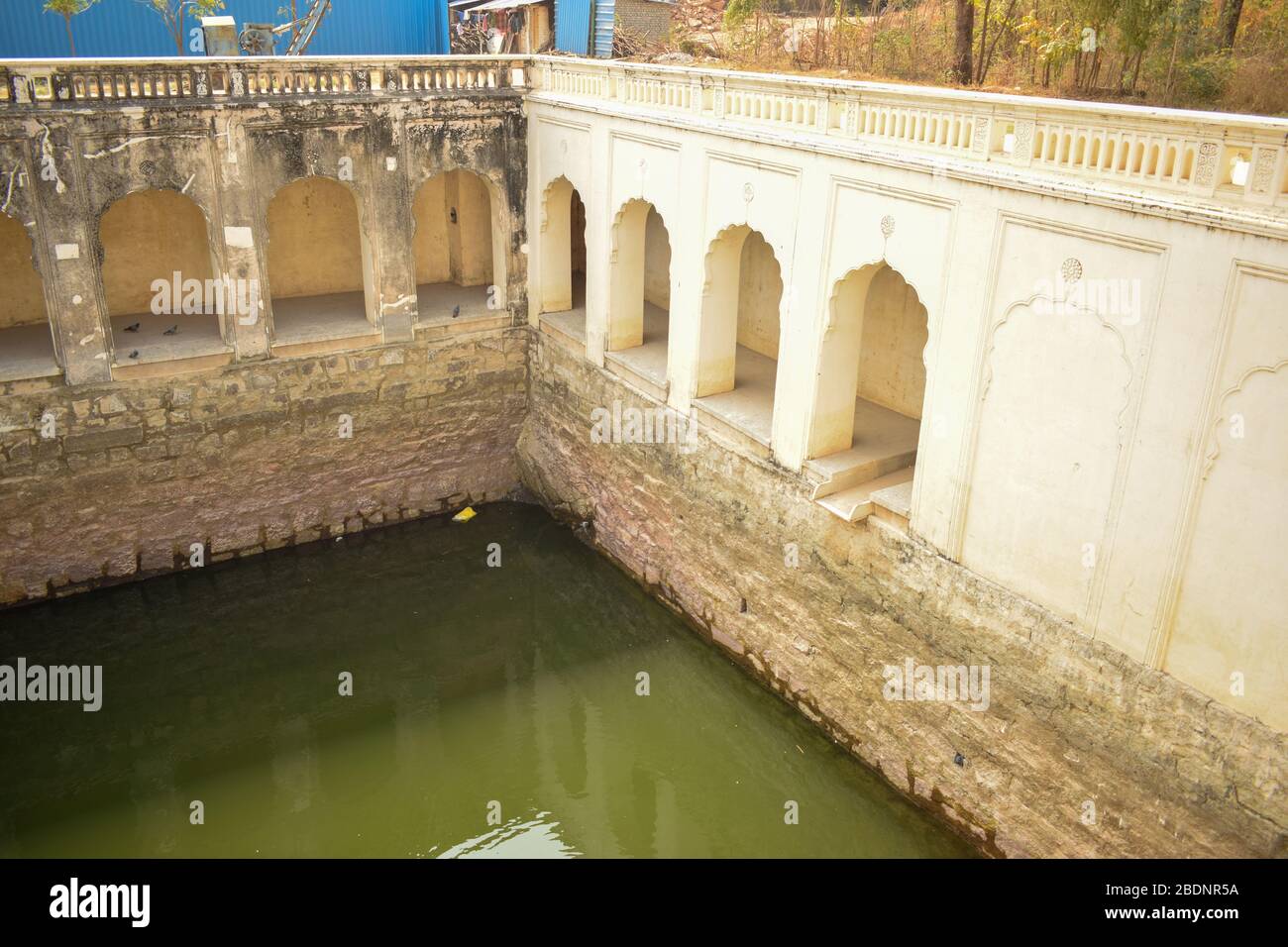 Antico antico 400 anni aperto well.swimming.Stock Fotografia immagine Foto Stock